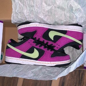 Nike SB Dunk Low Pro/ Red Plum